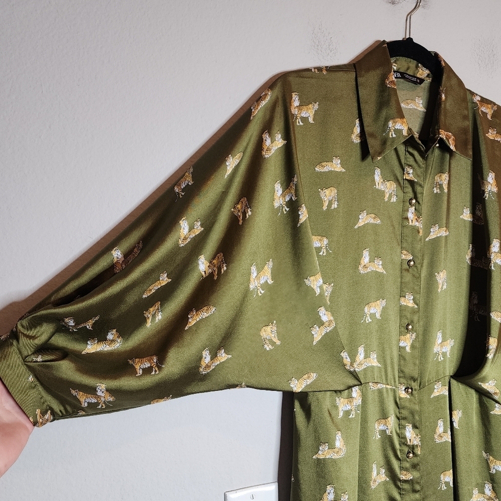 Zara Tiger Printed Green Satin Button Front Balloon Sleeve Pleated Midi Dress. M - Picture 15 of 17